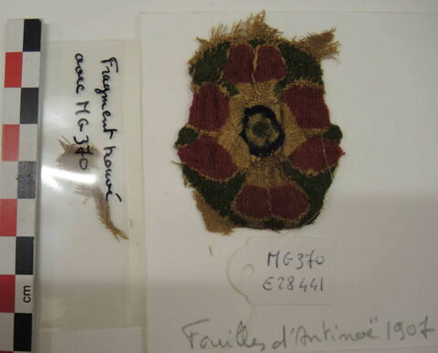 décor de textile ; fragment, image 2/4