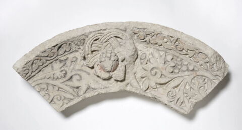 niche ; arc ; plusieurs fragments recollés, image 9/14