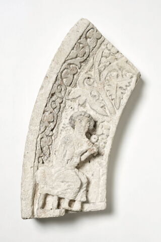niche ; arc ; plusieurs fragments recollés, image 13/14