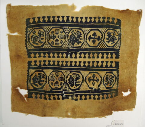 manche d'habit ; bande de poignet ; fragment, image 2/3
