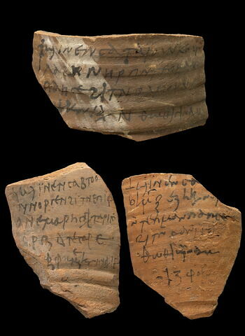 ostracon ; fragment, image 2/4