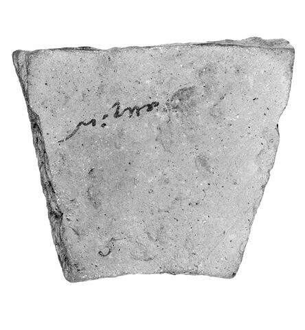 ostracon ; fragment, image 2/2