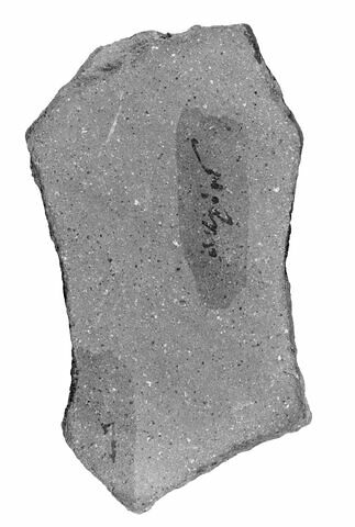 ostracon ; fragment, image 2/2