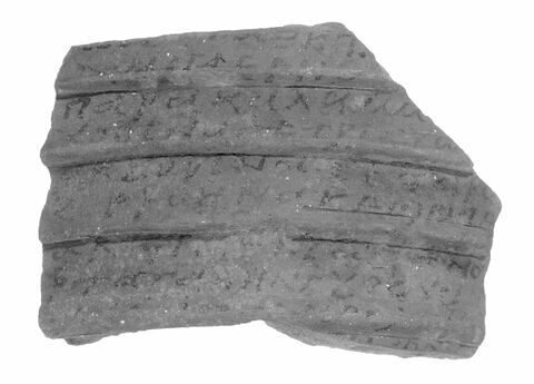 ostracon ; fragment, image 2/2