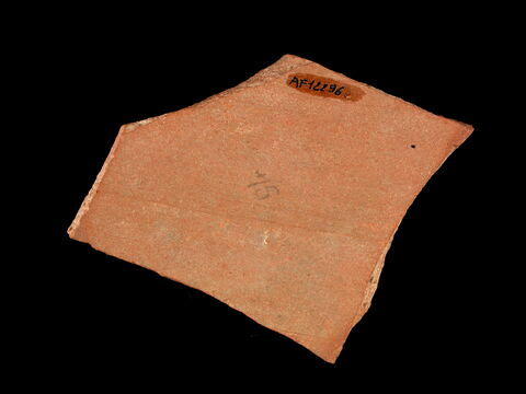 ostracon ; fragment, image 2/3