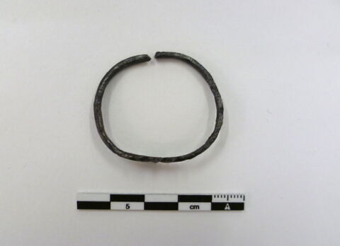 bracelet en anneau à médaillon, image 2/2