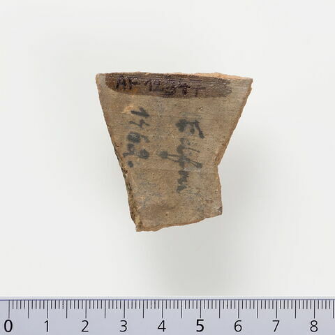 ostracon ; fragment, image 2/2
