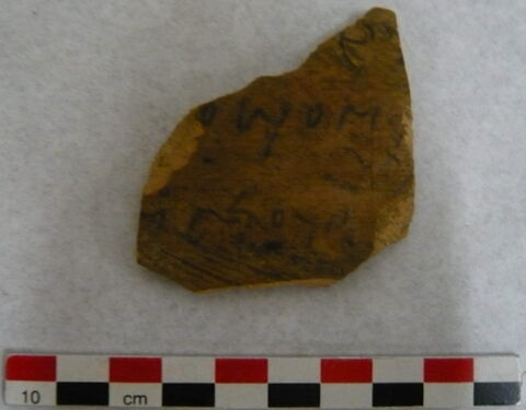 ostracon ; fragment, image 3/4