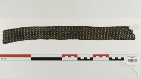 bande décorative d'habillement ; fragment, image 2/5