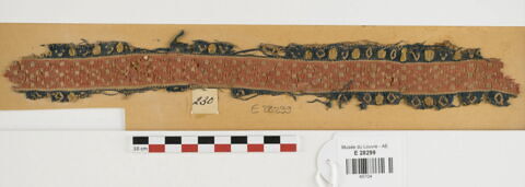 bande décorative d'habillement ; fragment