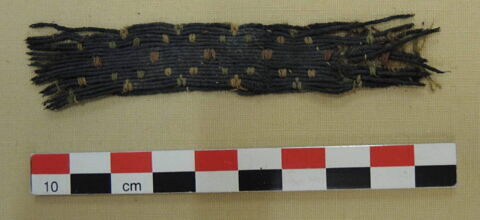 bande décorative d'habillement ; fragment, image 2/2