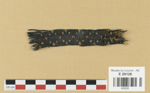 bande décorative d'habillement ; fragment