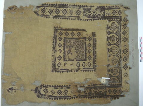 bande d'encolure ; clavus ; tabula, image 2/2