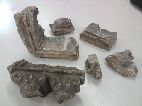 stèle  ; fragments