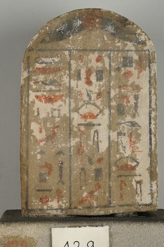 stèle cintrée, image 2/2