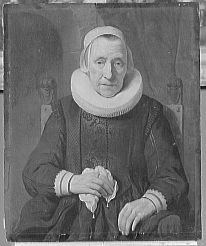 Portrait de femme âgée assise, image 6/6