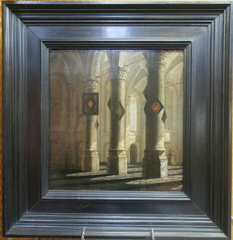 Intérieur d'église, image 2/8