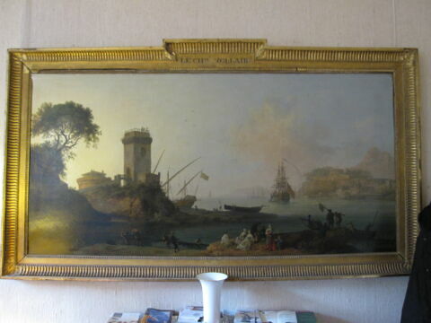 Marine ; intérieur d'un port méditerranéen avec une tour, image 2/2