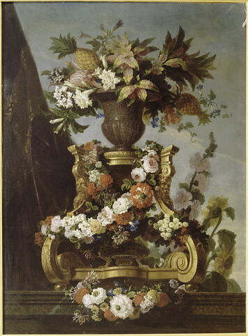 Fleurs et ananas dans un vase de pophyre, image 1/2