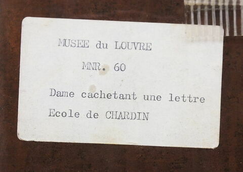 Une femme occupée à cacheter une lettre, image 4/6