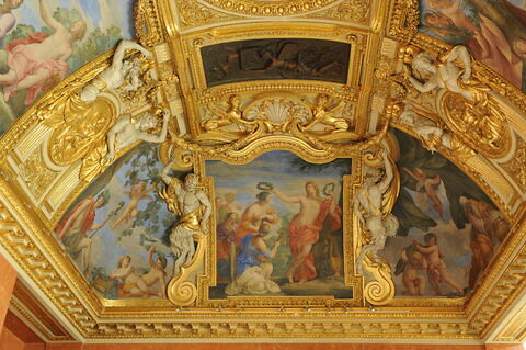 Plafond : Salle des Saisons - au centre de la voûte, composition circulaire: Apollon et Diane. A la voûte au dessus de la corniche, du sud vers le nord : Le Printems, image 3/7
