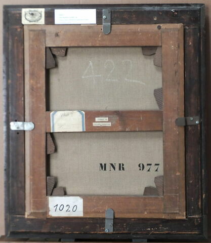 Intérieur d'église partiellement masqué par un rideau, image 7/9