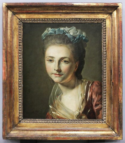 Portrait de jeune femme, image 2/14