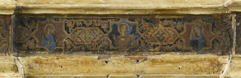 Triptyque fixe : au centre, La Vierge et l'Enfant entourés de vingt anges et de quatre saints (Jean Baptiste et Pierre d'une part, Paul et Laurent [?] de l'autre); à gauche, La Nativité ; à droite, La Crucifixion ; à l'intérieur des gâbles, médaillons polylobés contenant l'Ange de l'Annonciation, Dieu le Père, la Vierge de l'Annonciation, image 3/4