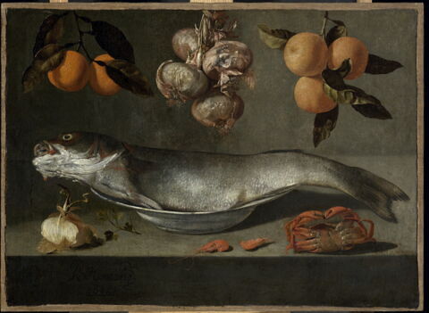 Nature morte au poisson avec crabe, crevettes, oignons et oranges