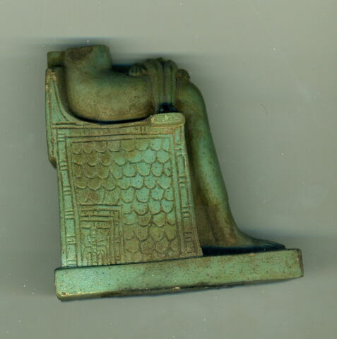 figurine d'Isis allaitant  ; amulette, image 1/1
