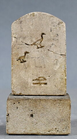 stèle cintrée ; stèle biface, image 2/3