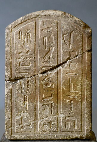 stèle cintrée ; stèle biface, image 3/3