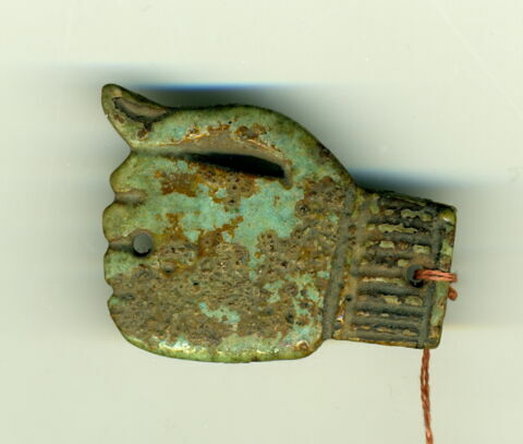 amulette  ; incrustation