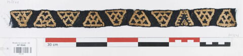 bande décorative d'habillement ; fragment
