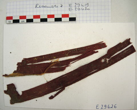 bande décorative d'habillement ; fragment, image 2/2