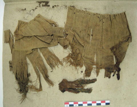 tunique  ; bande décorative d'habillement  ; fragments, image 3/5