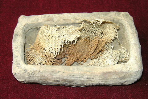 sarcophage miniature ; tissu, image 1/1