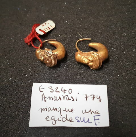 boucle d'oreille en croissant, image 2/2