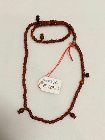 collier ; perle ronde ; perle en pavot