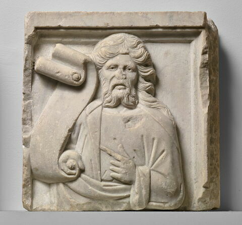 Prophète ou apôtre barbu, de face, tenant un volumen de la main droite et le montrant de l'index gauche, image 1/5