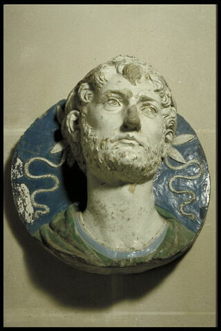Tête d'homme de face barbu et lauré, image 3/3
