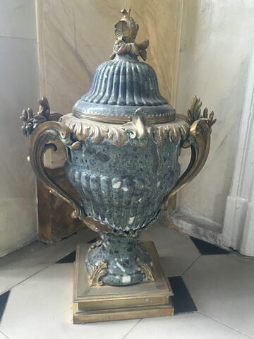 Vase de marbre vert et bronze doré, image 1/1