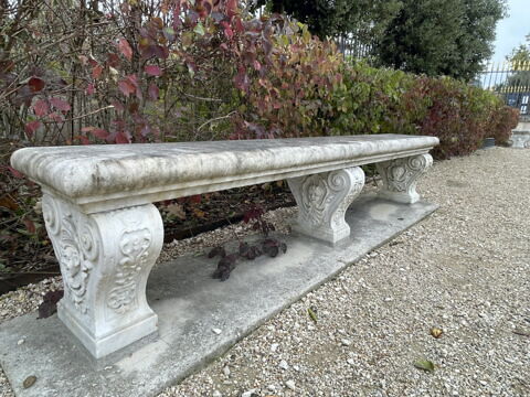 Banc aux pieds décorés d'ornements de style italien