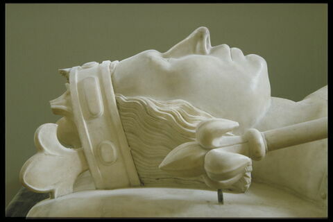 Charles V roi de France (+ 1380) tenant le sac contenant ses entrailles, image 4/14