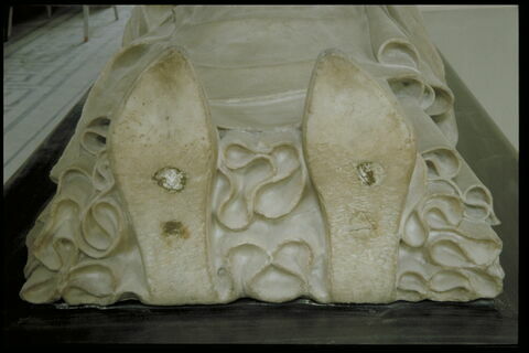 Charles V roi de France (+ 1380) tenant le sac contenant ses entrailles, image 6/14