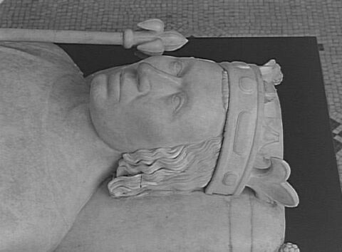 Charles V roi de France (+ 1380) tenant le sac contenant ses entrailles, image 10/14