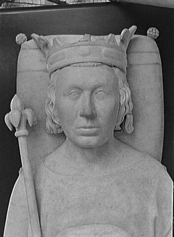 Charles V roi de France (+ 1380) tenant le sac contenant ses entrailles, image 11/14