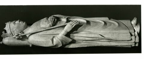 Charles V roi de France (+ 1380) tenant le sac contenant ses entrailles, image 8/14