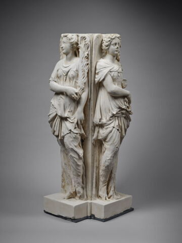 Deux cariatides formant l'angle de la chaire