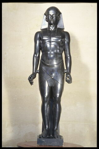 Figure d'homme de style égyptien, image 4/8